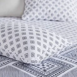 Intelligent Design Isla Reversible Duvet Cover Set Black -Bedding Shop GUEST 414499e4 8a6f 4f60 9a64 461a4ee2cb02