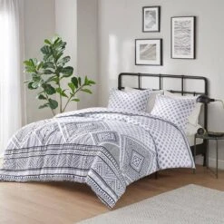 Intelligent Design Isla Reversible Duvet Cover Set Black